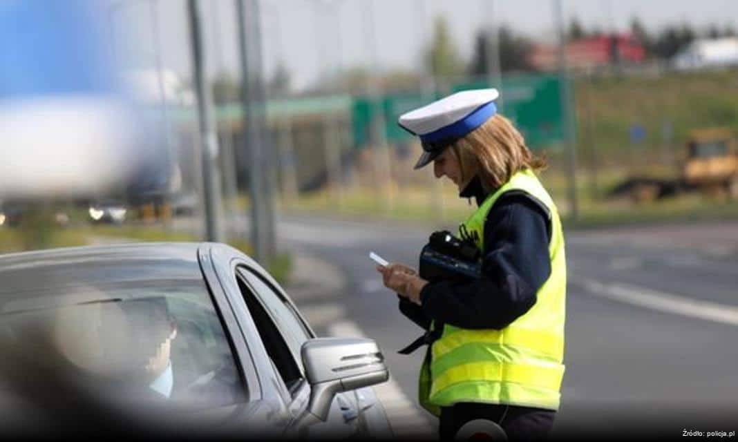 Uczniowie klasy policyjnej z Knurowa na szkoleniu strzeleckim w Gliwicach